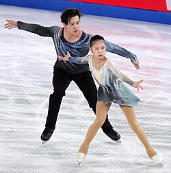 Zhang Jiaxuan และ Huang Yihang ในการแข่งขันฟิกเกอร์สเกต