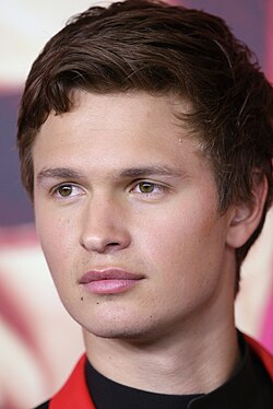Ansel Elgort ในบท ออกัสตัส วอเตอร์ส