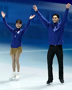 ภาพการแสดงของสเปนเซอร์ โฮว์ และคู่หู