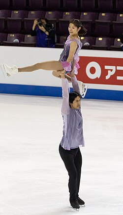 สเปนเซอร์ โฮว์ และ เอมิลี แชน ระหว่างการแข่งขัน