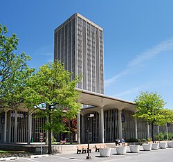 อาคารเรียนในมหาวิทยาลัย SUNY