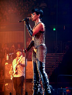 Rihanna ในช่วงโปรโมตอัลบั้ม Good Girl Gone Bad