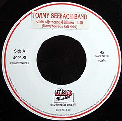 Tommy Seebach ในการแสดงเพลง Under stjernerne på himlen