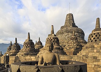 สถูปโบราณในอินโดนีเซีย