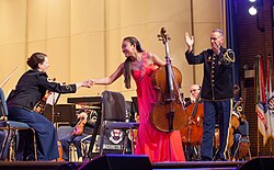นักไวโอลินในตำแหน่ง Concertmaster กำลังบรรเลงเพลง