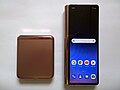 ภาพ Galaxy Z Fold 2 และ Z Flip ในสถานะพับหน้าจอ