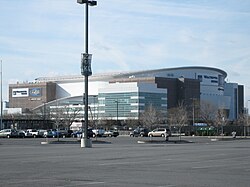 ป้ายชื่อสนาม Wells Fargo Center เดิม