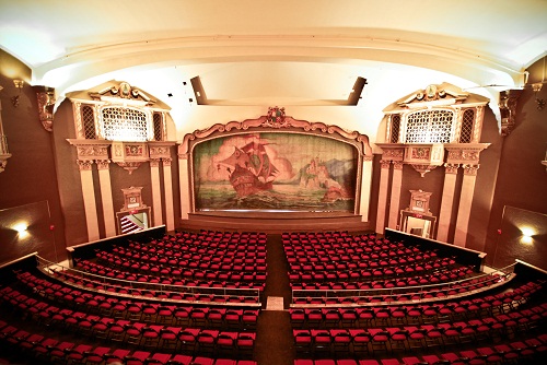 บรรยากาศภายในโรงละครสเตท