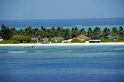 ทัศนียภาพชายหาดและน้ำทะเลใสของลักษทวีป